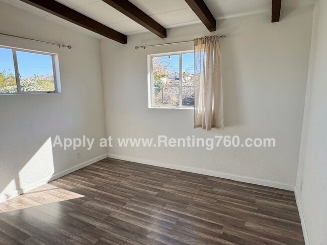 Building Photo - Updated 4 Bed 2 Bath Home!