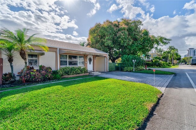 Building Photo - 800 NE 6th St