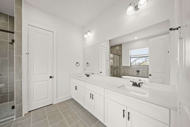 Building Photo - 3419 Tuam St