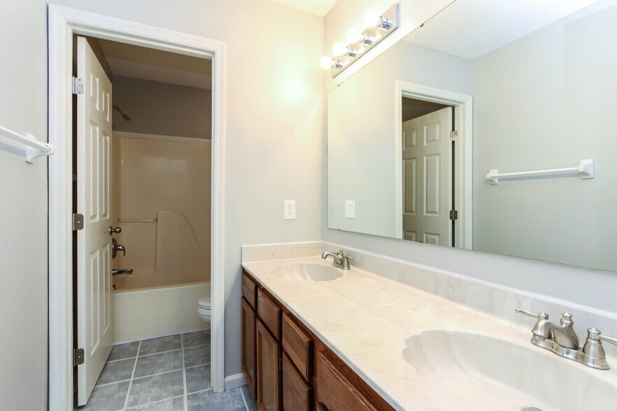 Building Photo - 401 Creekstone Dr