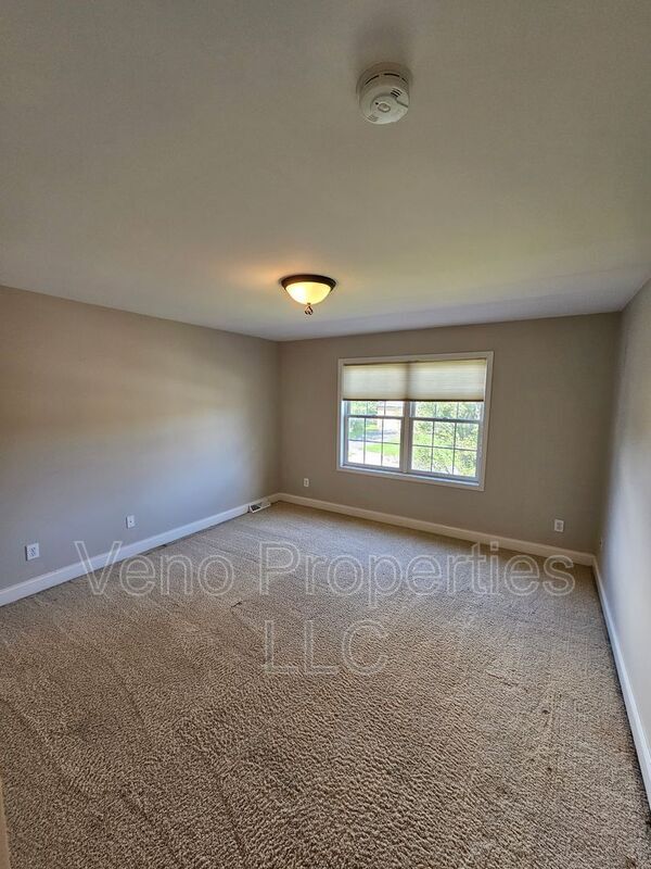 Building Photo - 5 Brighton Ct