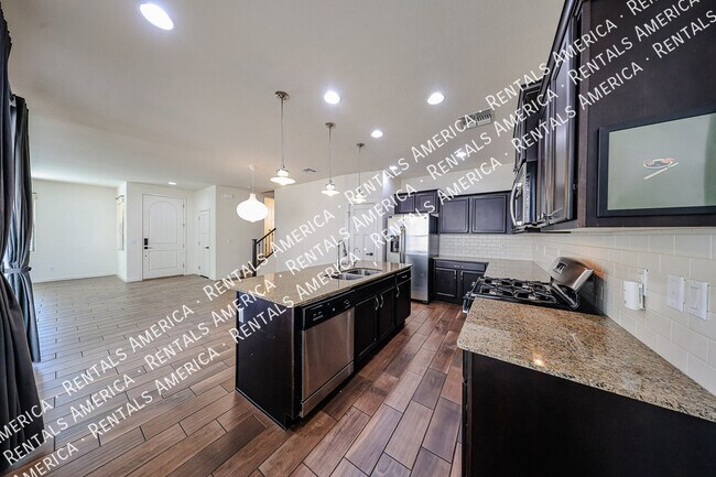 Building Photo - 10428 E Nopal Ave