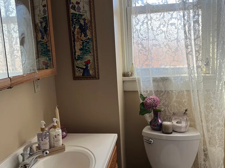 Building Photo - 12 W Bellecrest Ave