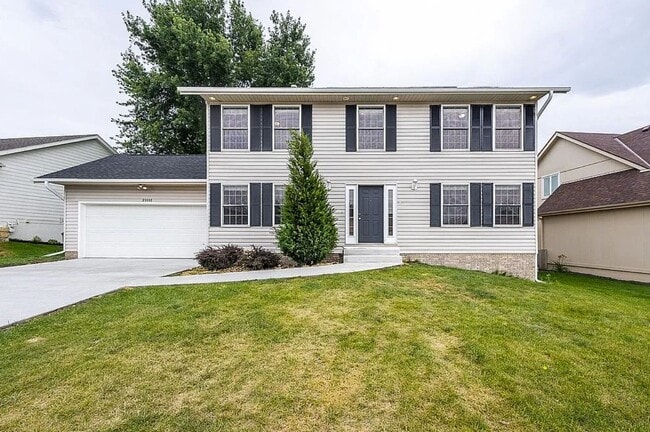 Primary Photo - Gretna Gem: 4 Bedroom Home with Room to Grow