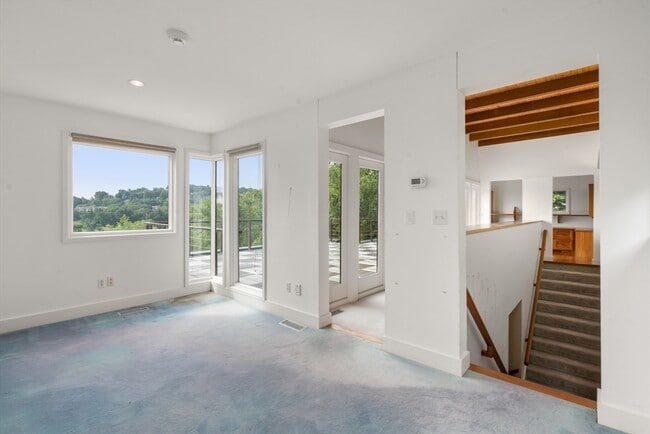 Building Photo - 225 Kenrick St