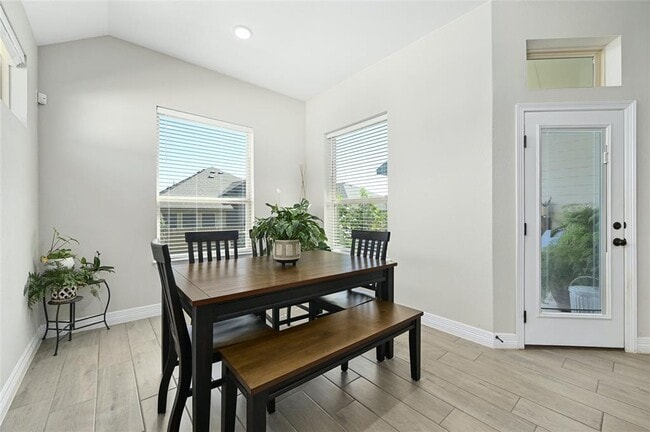 Building Photo - 117 White Steppe Way