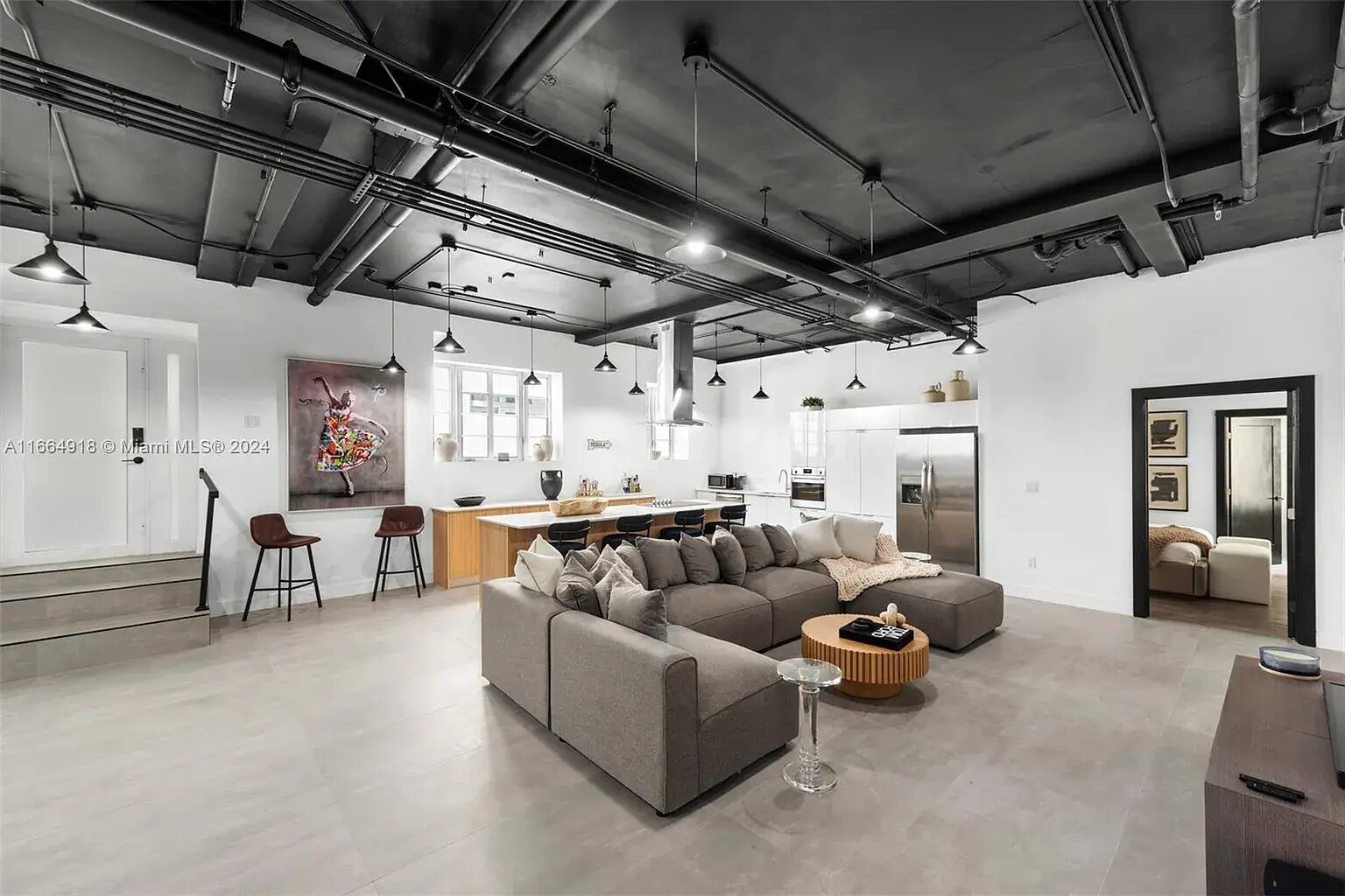 Building Photo - 2201 Collins Ave