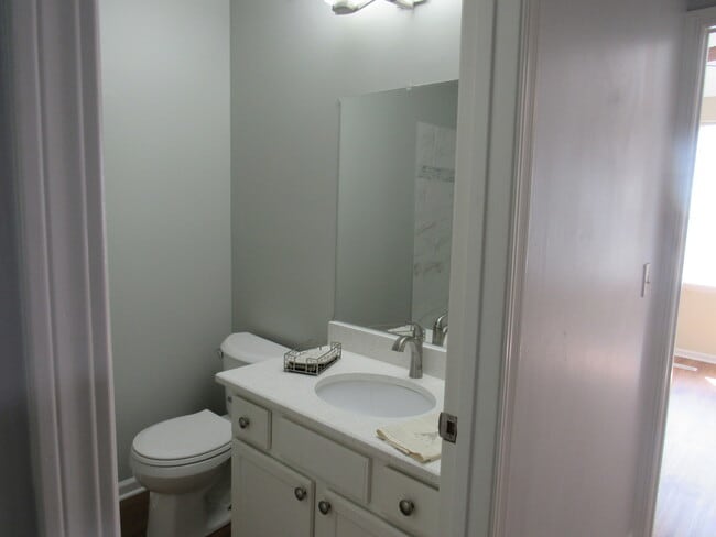 Building Photo - 255 W Treehouse Ln