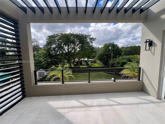 Building Photo - 7850 SW 67th Ave