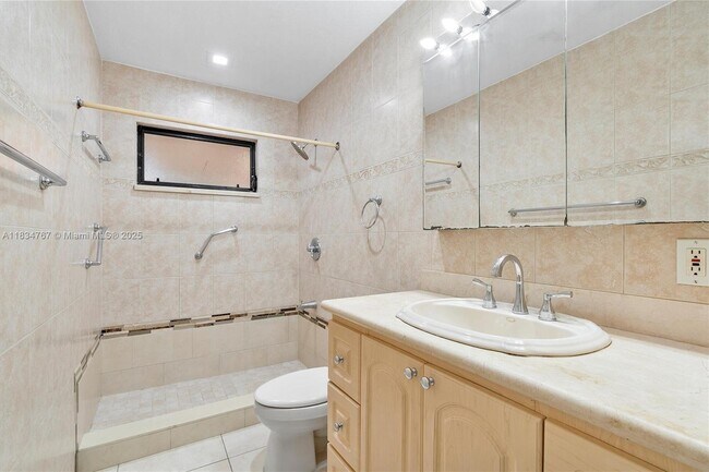 Building Photo - 6534 SW 27th St