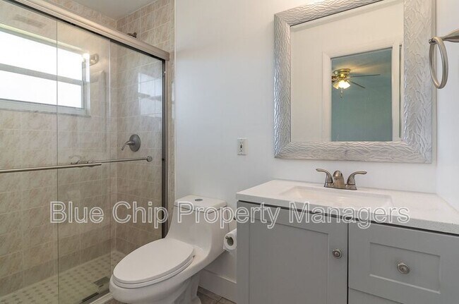 Building Photo - 921 Burn Dr NE