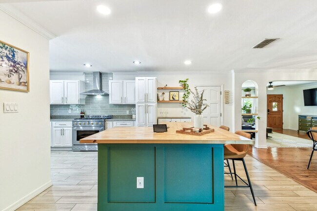 Building Photo - 1107 W Braddock St