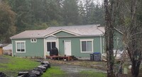 Building Photo - 3 bedroom close to Spencer Lake