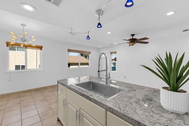 Building Photo - 72592 Edgehill Dr