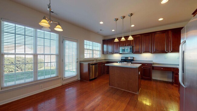 Building Photo - Beautiful 4 Bedroom Home in the vibrant city of Raleigh!