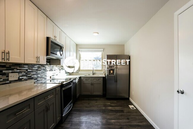 Building Photo - 3 Bedroom Pet-Friendly Home in Aurora, CO with Main Street Renewal
