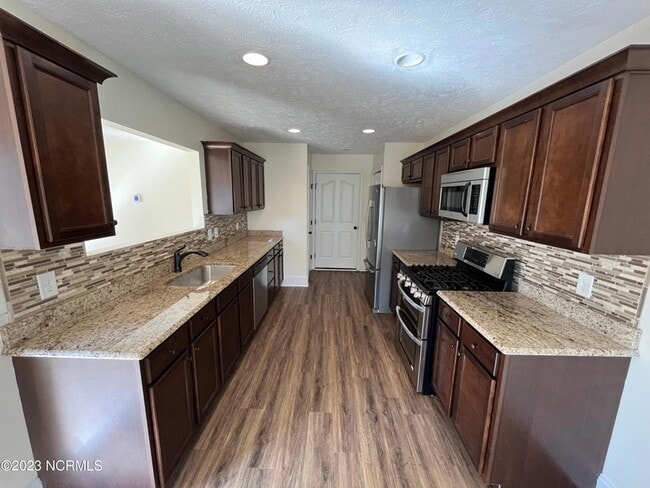 Building Photo - 117 Lightwater Dr
