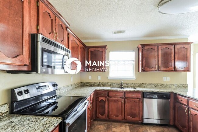 Building Photo - 3 Bedroom Pet-Friendly Home in Collierville, TN with Main Street Renewal