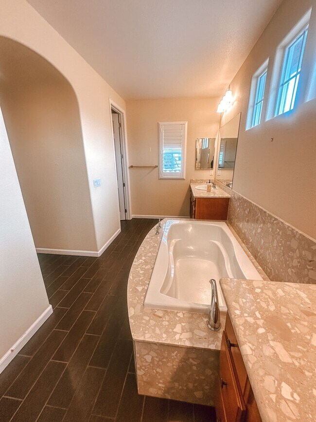 Building Photo - Gorgeous Home in San Ramon Available Now!