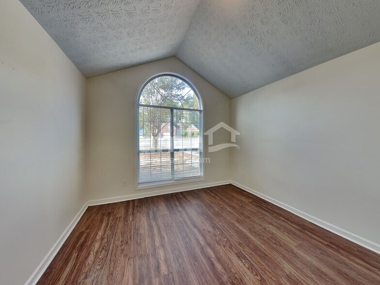 Building Photo - 162 Brook Lea Cove