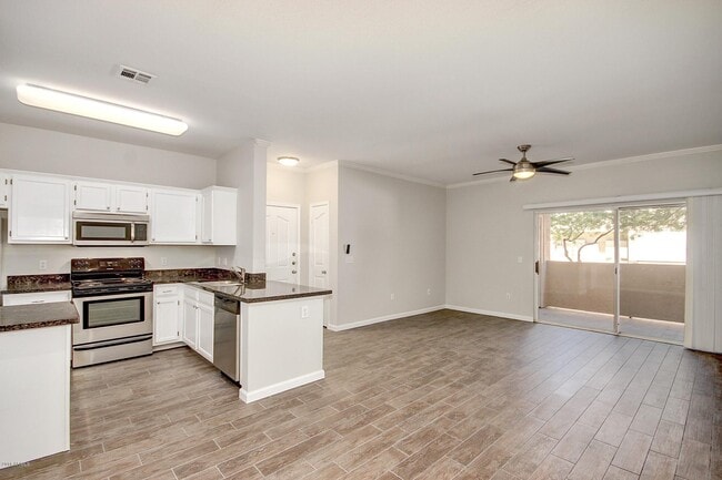 Building Photo - 16013 S Desert Foothills Pkwy