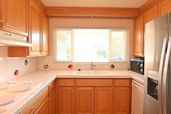 Building Photo - Beautiful home with AC in PRIME Santa Clara location - 3 bd / 2 bath coming soon!