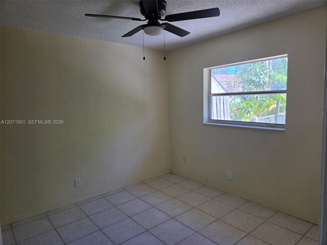 Building Photo - 6050 SW 34th St