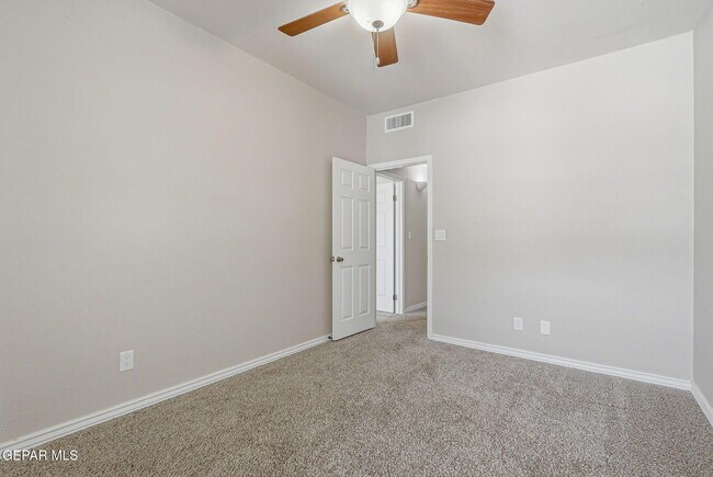 Building Photo - 825 Dulce Tierra Dr