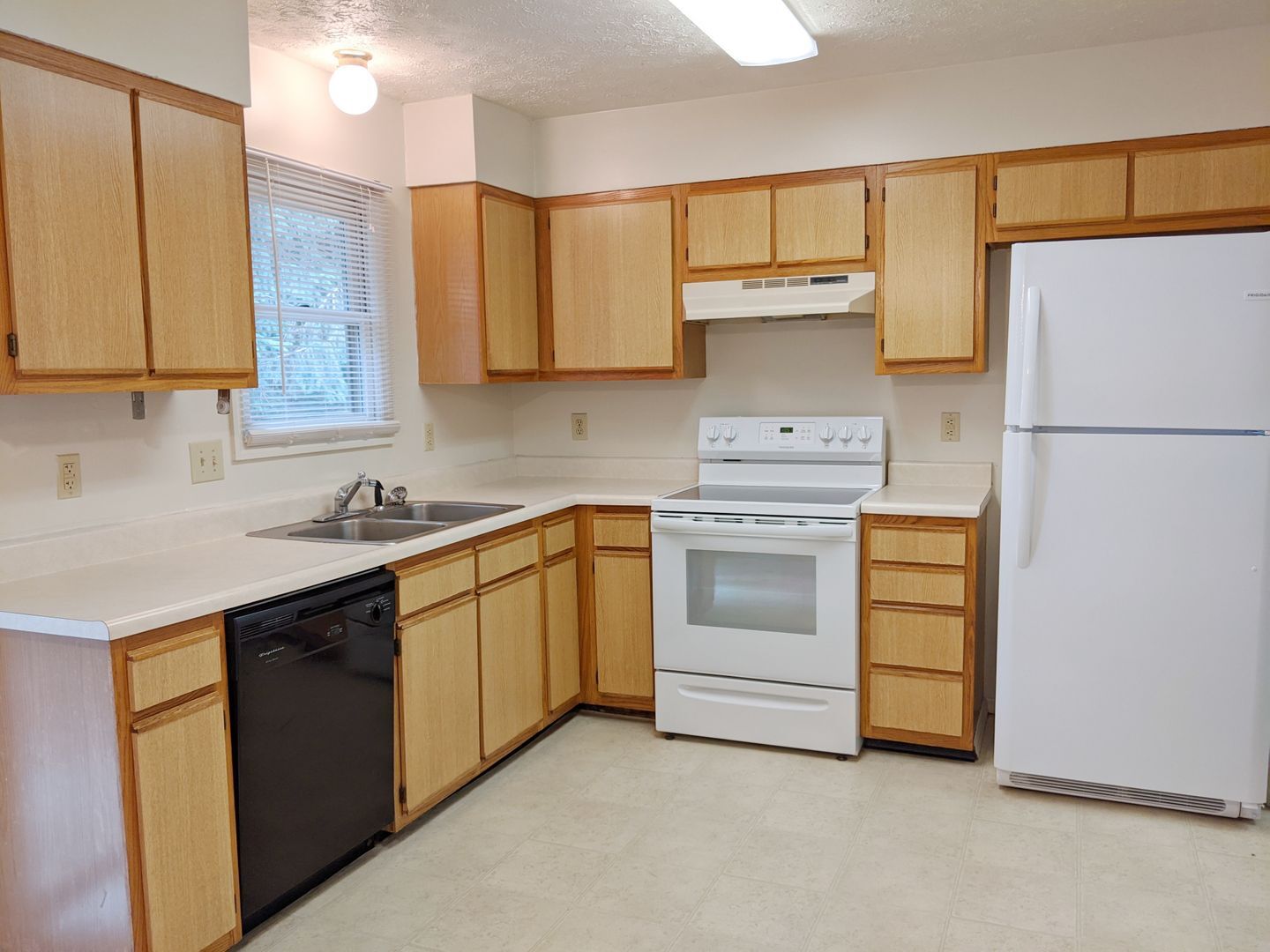 Building Photo - WESTPLEX - AVAILABLE AUGUST