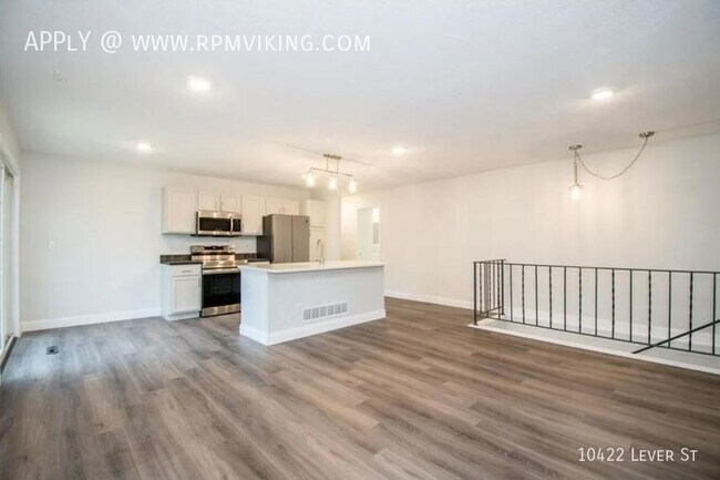 Building Photo - 3br 2ba 1cg ~ Security Deposit Free Altern...