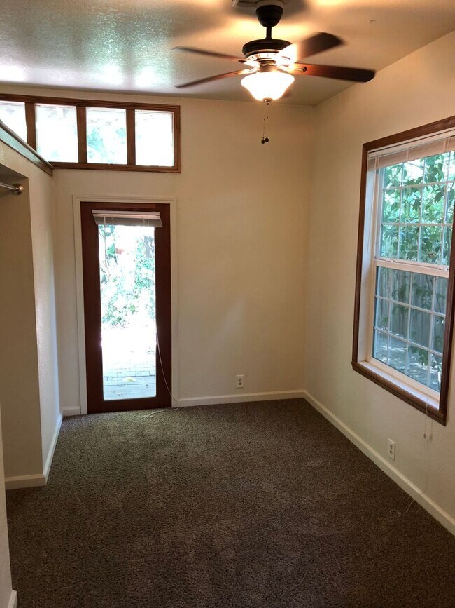 Building Photo - *RESERVE FOR SUMMER 2026* 5 Bedroom 3 Bath Chico Charmer