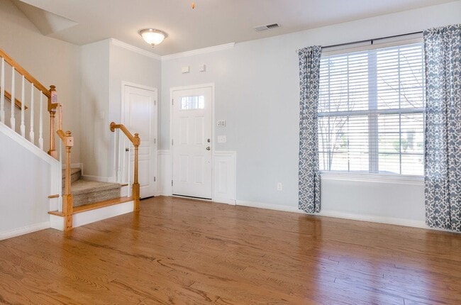Building Photo - "Charming 3-Bedroom Home with 2 Full Baths in Beautiful Belmont!"