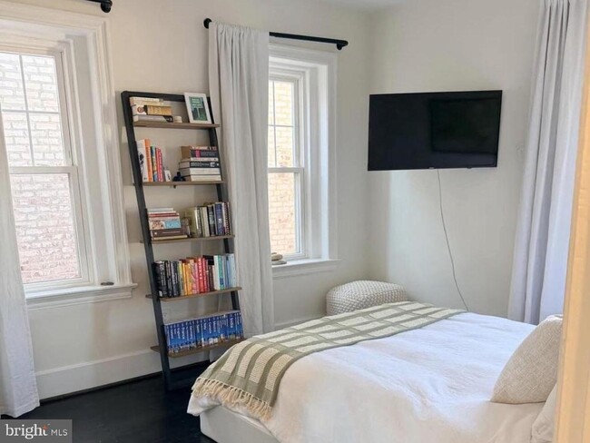 Building Photo - 1332 15th St NW