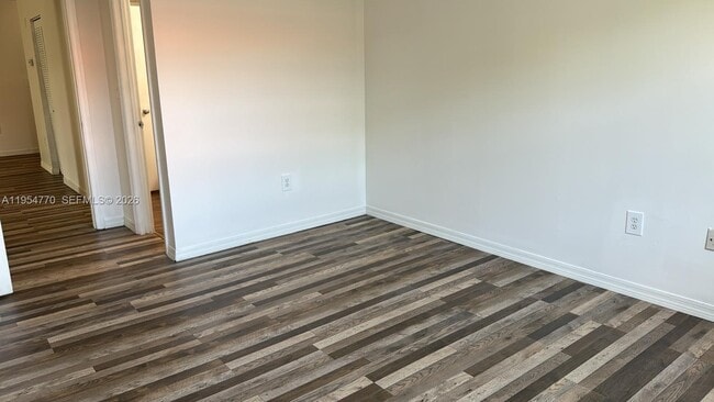 Building Photo - 160 SW 117th Terrace