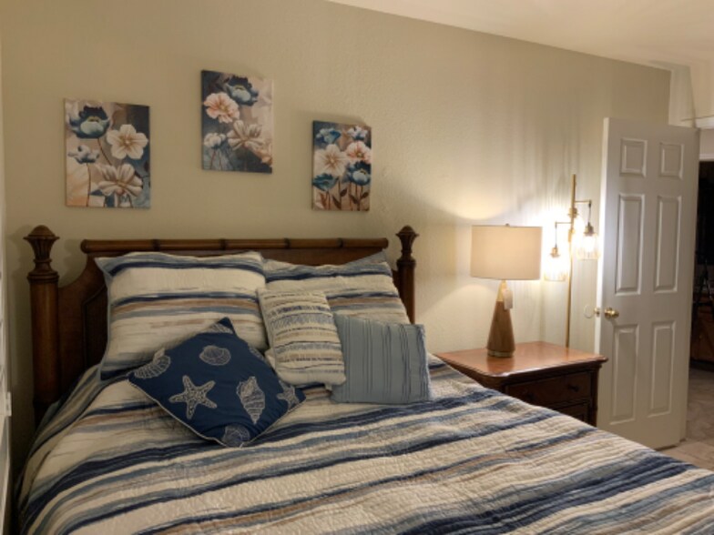 Building Photo - 6405 Blue Blossom Dr