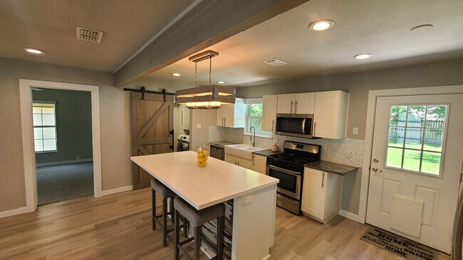 Building Photo - 5805 Blythewood Dr