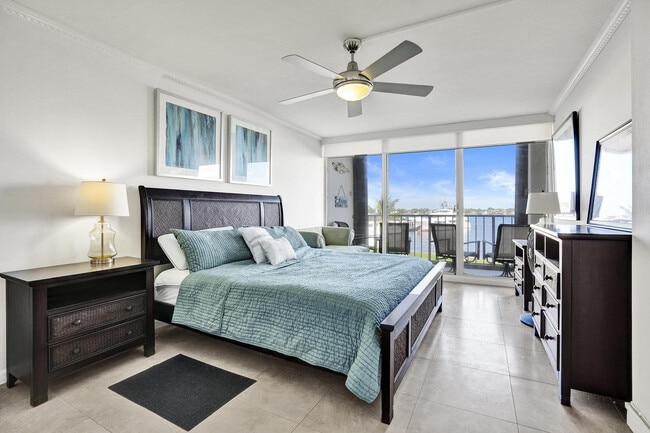 Building Photo - 132 Lakeshore Dr