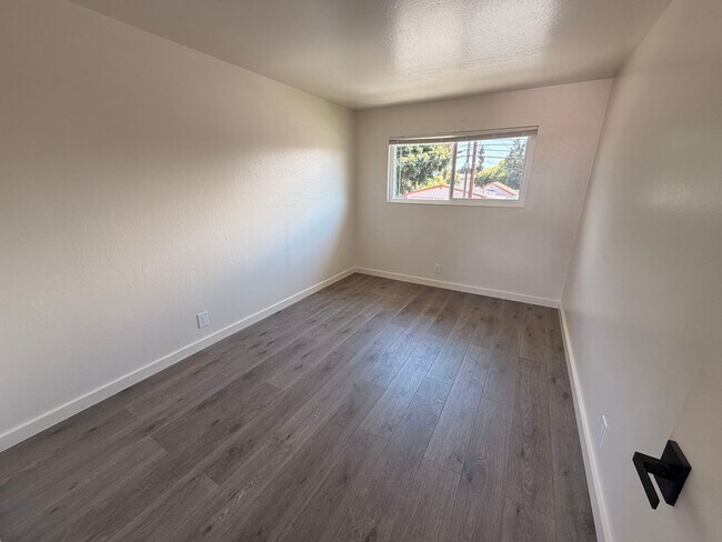 Building Photo - South Garden Apartments