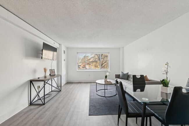 Building Photo - 1711 Bellevue Ave