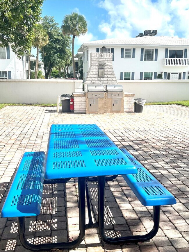 Building Photo - 2270 NE 68th St