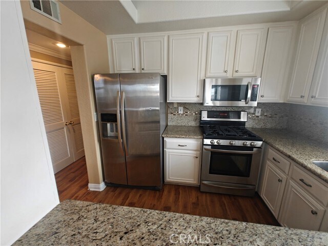 Building Photo - 1095 S San Marino Way