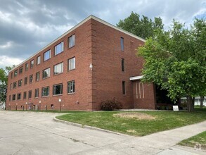 Building Photo - 2 Bedroom/1 Bathroom Available Near UND