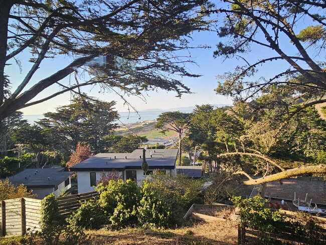 Building Photo - 425 Talbot Ave