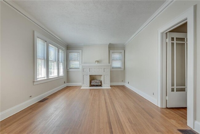 Building Photo - 812 Adair Ave NE