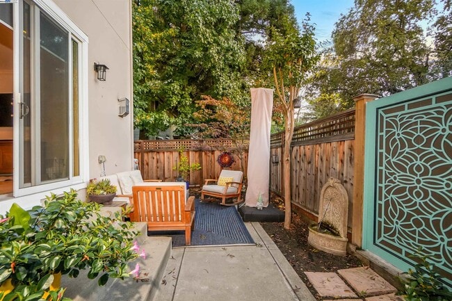 Building Photo - 4 Hardy Ct