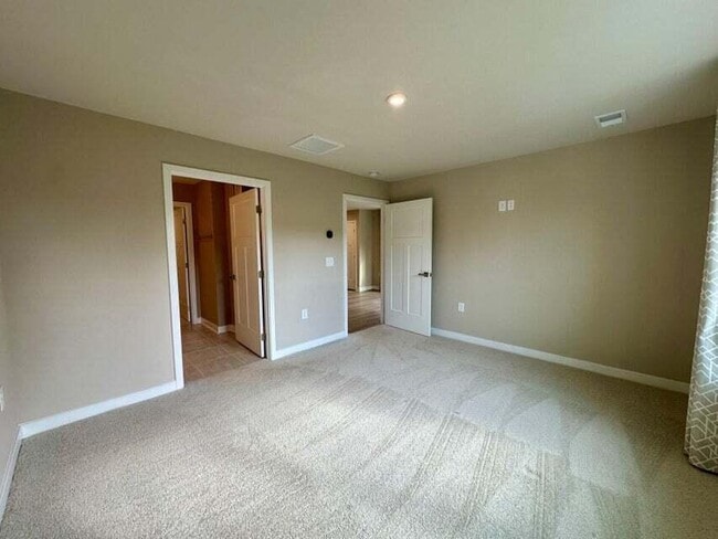 Building Photo - 107 Oxbow Dr
