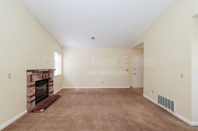 Building Photo - 357 Hazelnut Ln