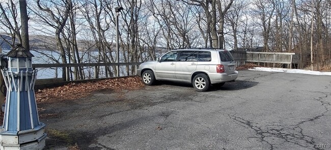 Building Photo - 1308 E Shore Dr