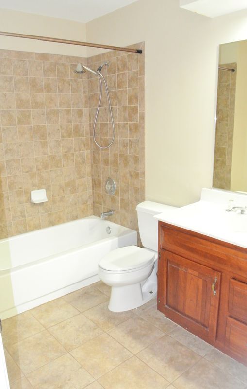 Building Photo - 2036 Hen House Dr