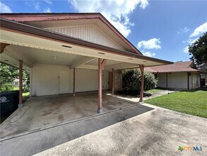 Building Photo - 317 Briarwood Dr